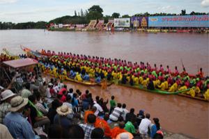 แข่งเรือยาวชิงถ้วยพระราชทานสมเด็จพระเจ้าอยู่หัวฯ-ปี-2554